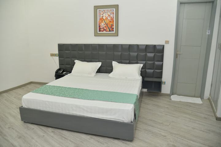Room 8 of 39
