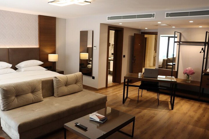 Room 8 of 31