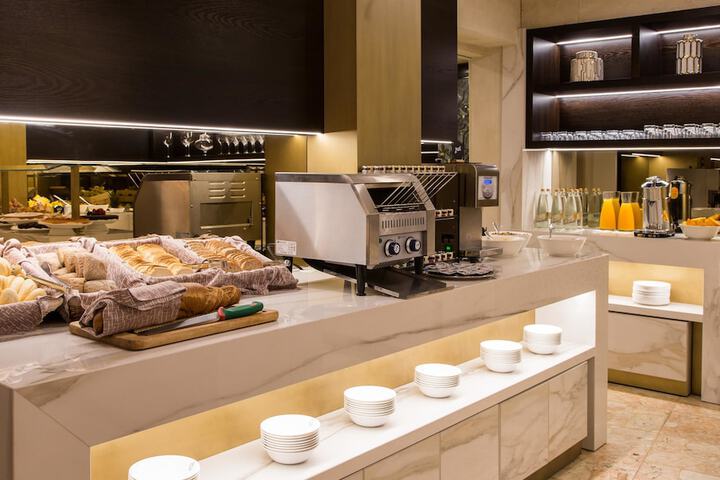 Breakfast/Coffee Service 42 of 71