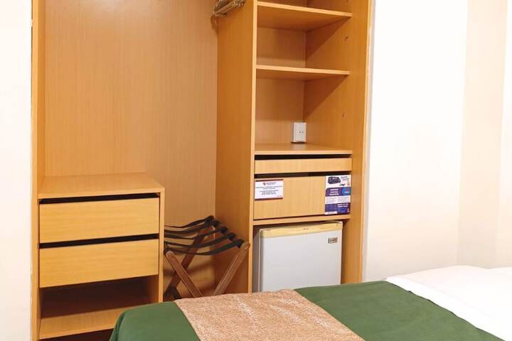 Room 90 of 284