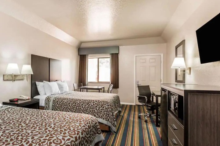 2 Double Beds (1 of 5)