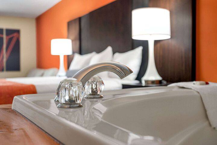 Jetted tub