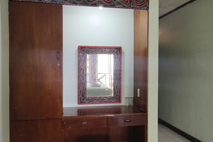 Room 25 of 63