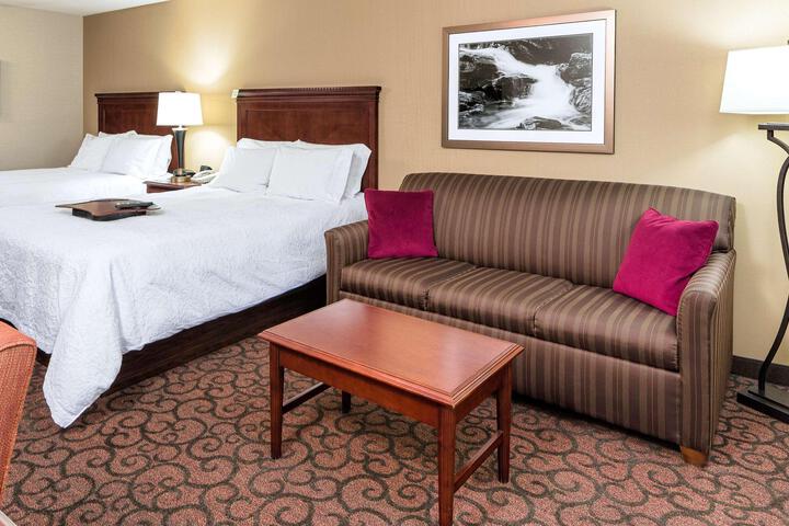 2 Queen Beds with Sofa Bed (3 of 6)