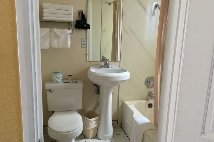 Room 6 of 49