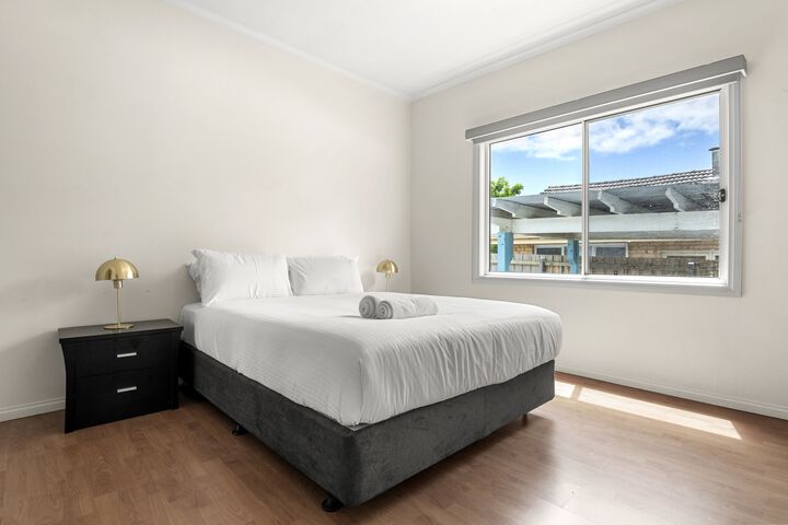 Room 7 of 9