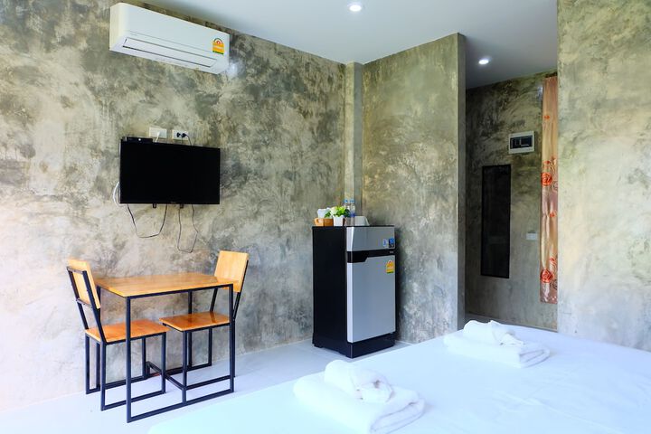 Room 6 of 14