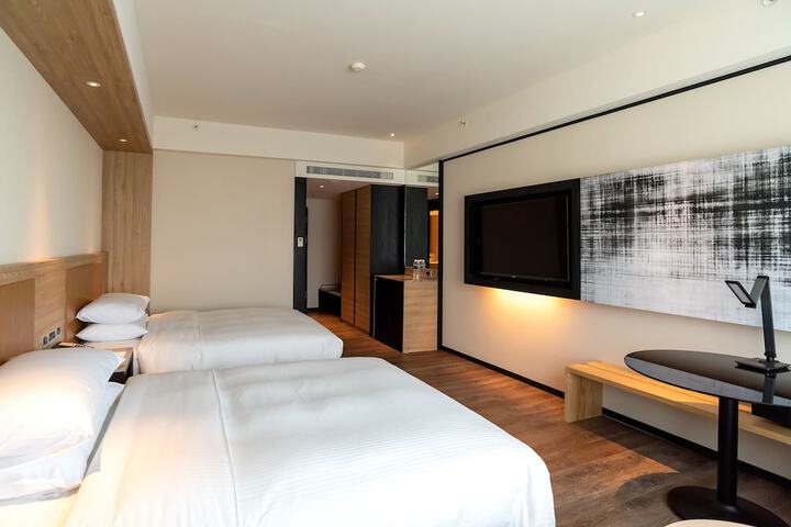 Room 15 of 68