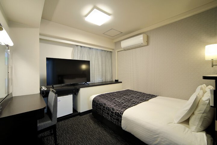 Room 12 of 53