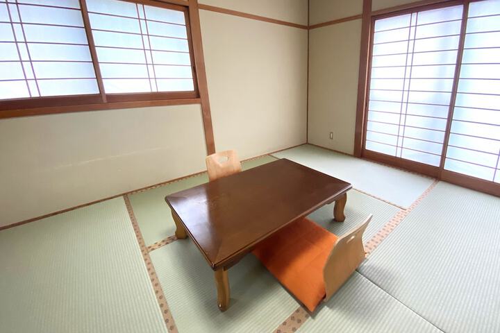Room 25 of 76