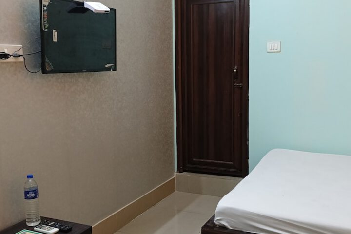 Room 15 of 61