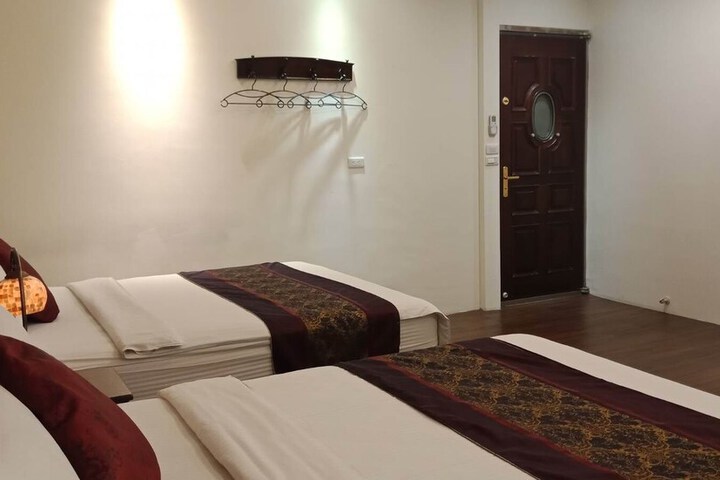 Room 17 of 46