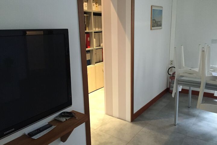 Room 3 of 20