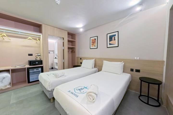 Room 34 of 79