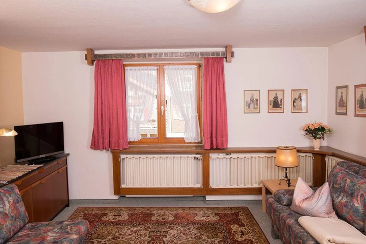 Room 4 of 15