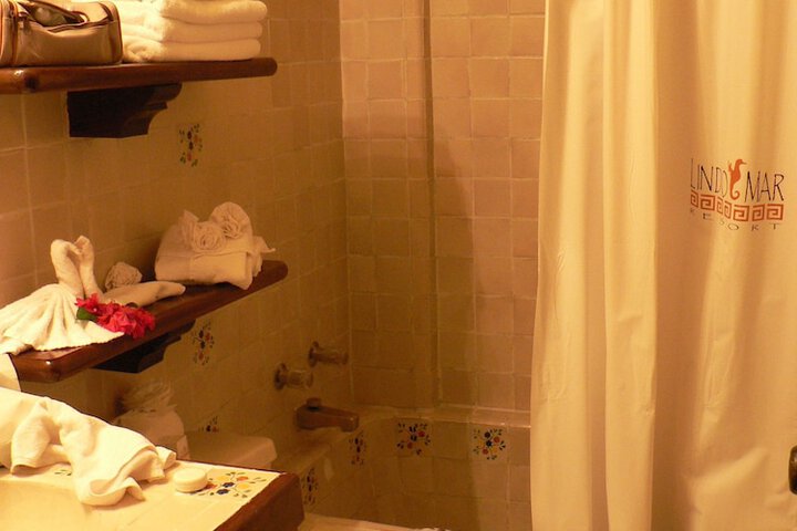 Room 10 of 37