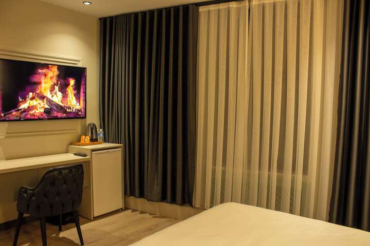 Room 14 of 27