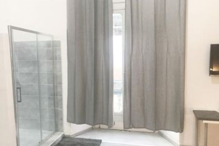 Room 4 of 5