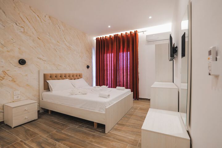 Room 28 of 64