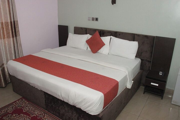 Room 8 of 27