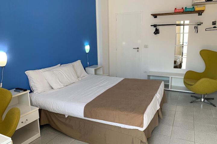 Room 11 of 30