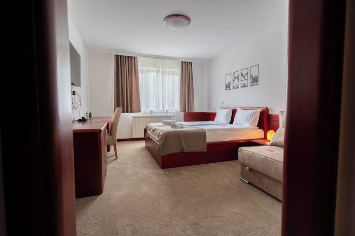 Room 8 of 35