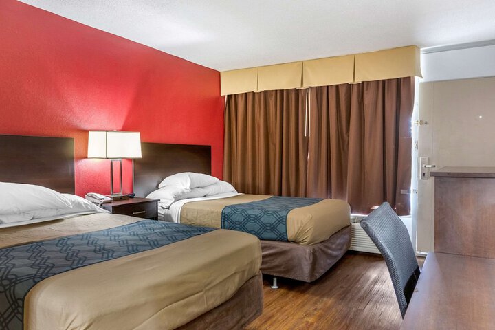 Standard Room, King or Two Doubles (4 of 8)