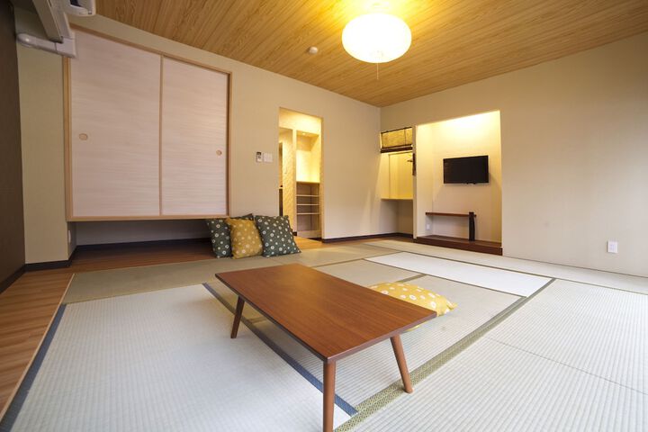 Room 4 of 27