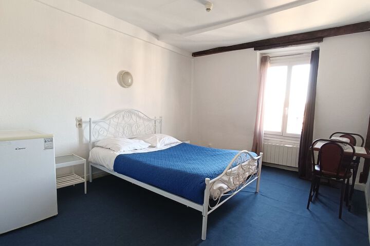 Room 5 of 8