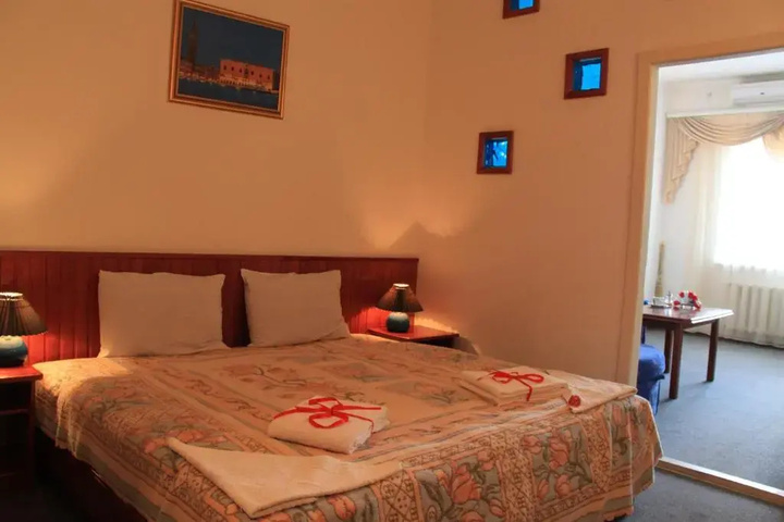 Room 3 of 18