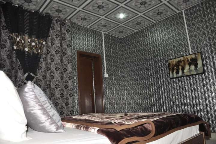 Room 8 of 40