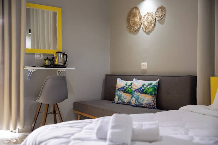 Room 7 of 90