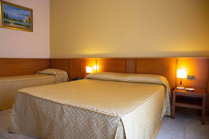 Room 10 of 48