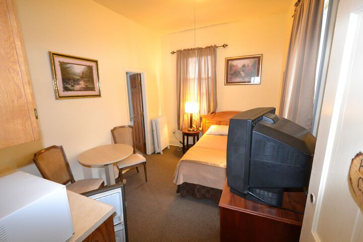 Room 6 of 38