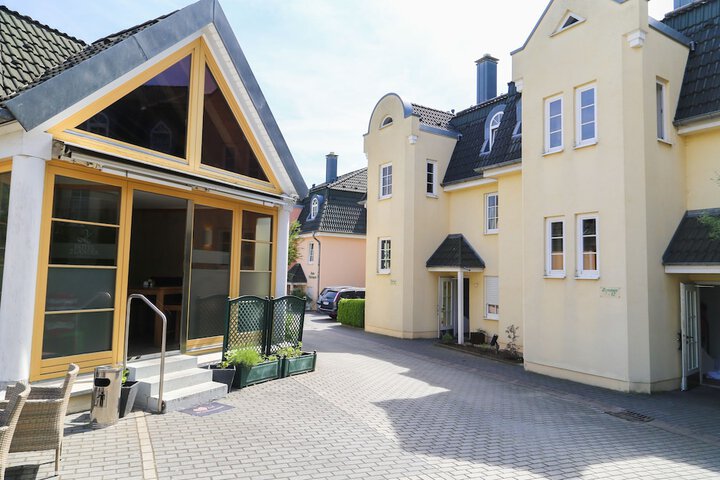 Hotel Exterior 38 of 42