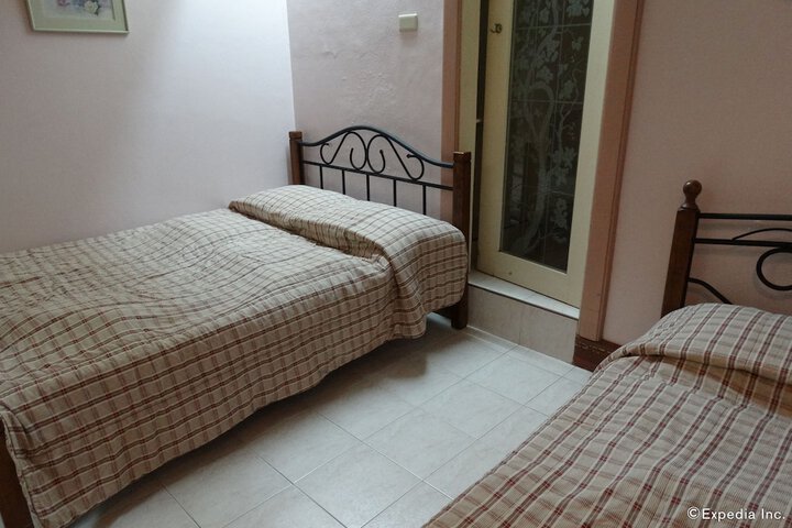 Room 17 of 28