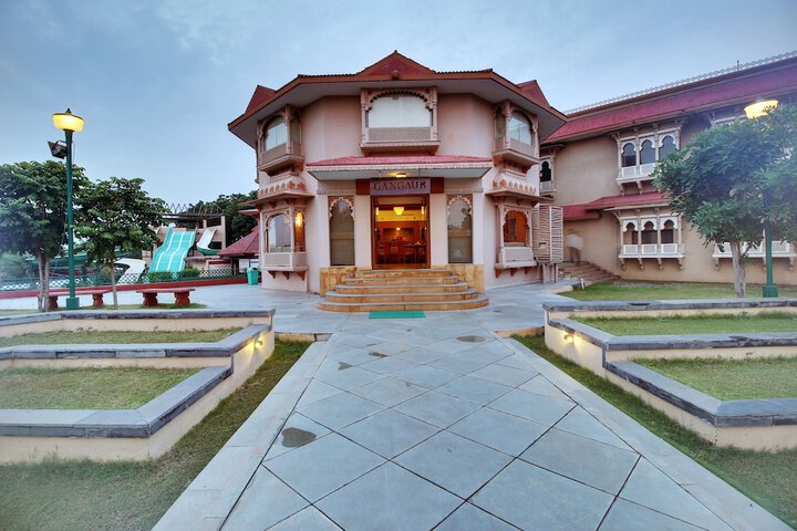 Hotel Exterior 53 of 55