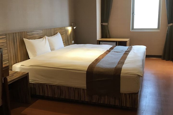 Room 15 of 48