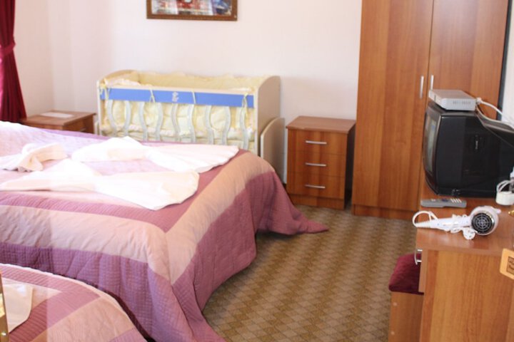 Room 5 of 175