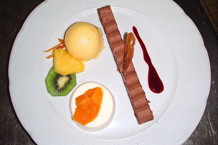 Dining 42 of 56