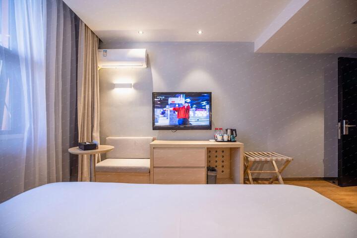 Room 10 of 23