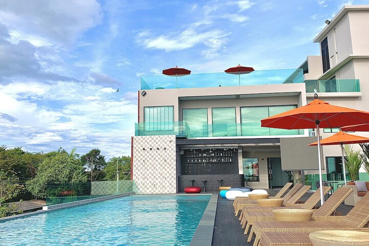 Sundeck 64 of 72