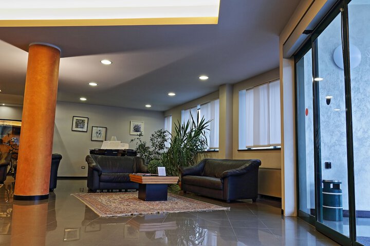 Entrance & Lobby