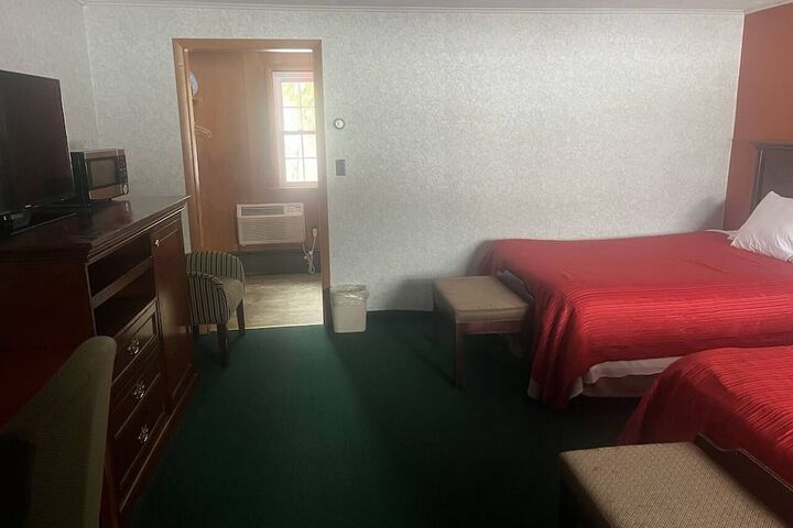 1 Queen Bed (11 of 15)