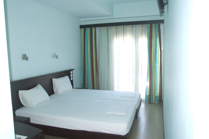 Room 4 of 25