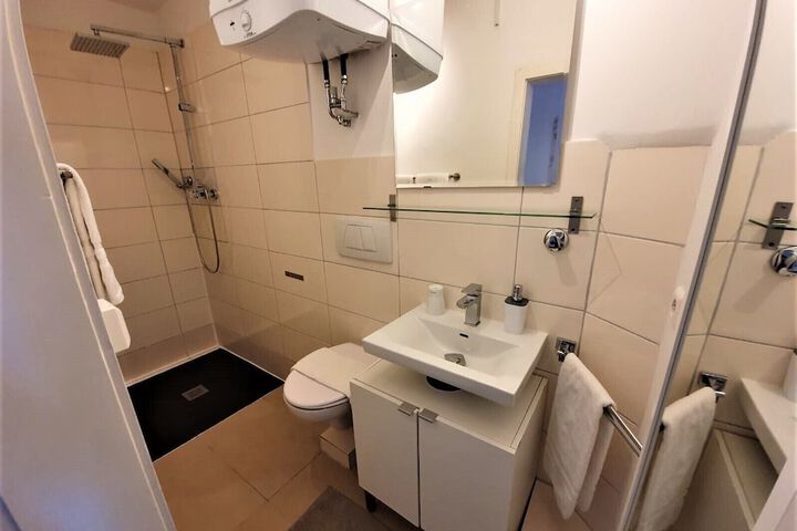 Room 9 of 19