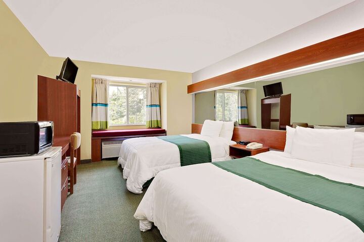 Room 6 of 28