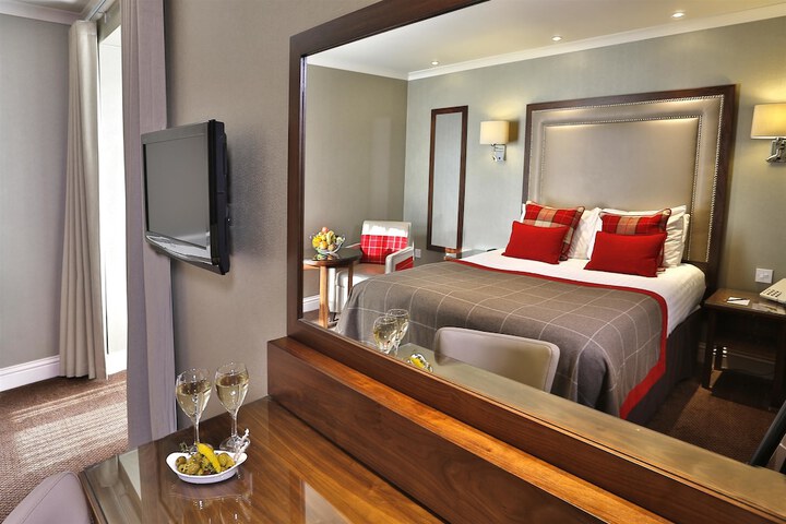 Room 2 of 18