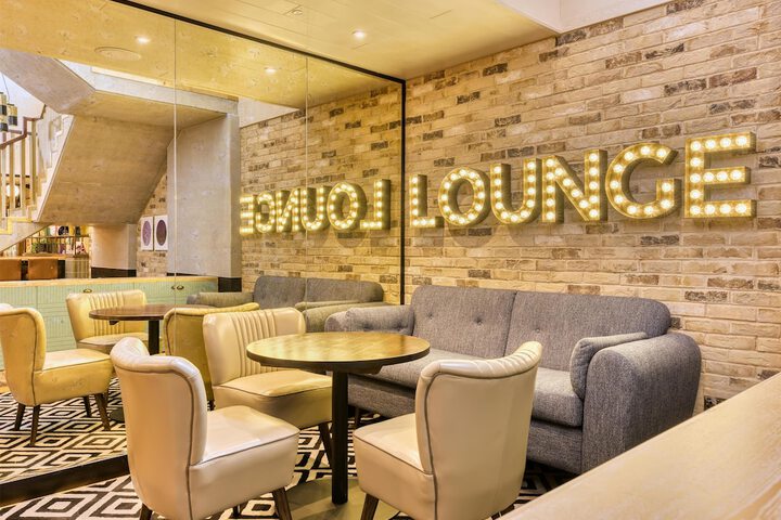 Lounge 18 of 26