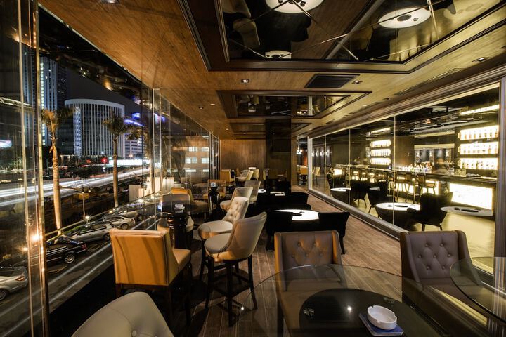 Lounge 42 of 61